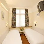 ホテル バジェット トリアノン