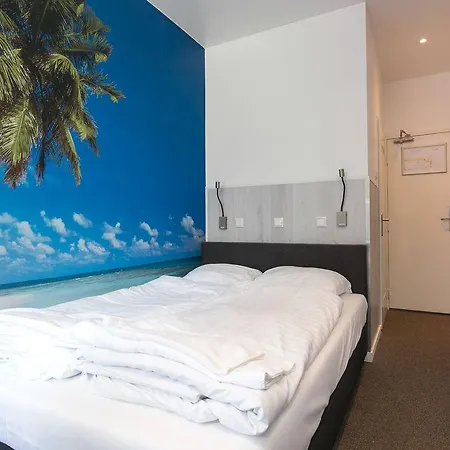 特里亚农经济酒店