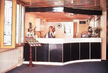 特里亚农经济酒店 酒店