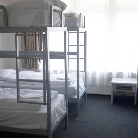 特里亚农经济酒店