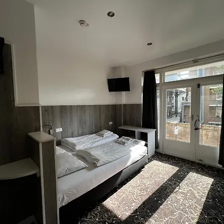 Budget Trianon Hotel