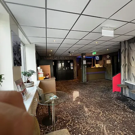 Budget Trianon Hotel