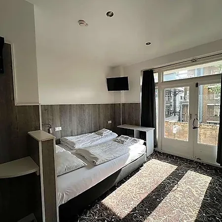 Budget Trianon Hotel 2*
