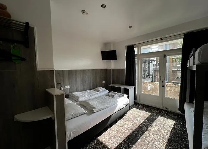 Budget Trianon Hotel