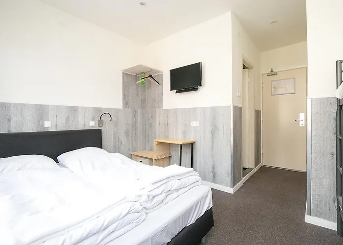 Budget Trianon Hotel